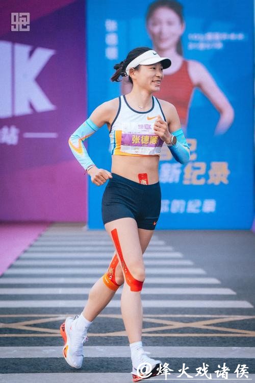 31分54秒完赛,张德顺刷新中国女子10公里路跑最好成绩 31分54秒完赛,张德顺刷新中国女子10公里路跑最好成绩