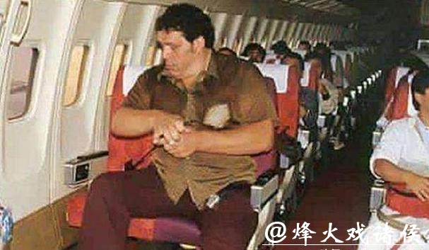 巨人安德雷:一口气喝156罐啤酒,去世后骨灰重量惊人,高达15斤 巨人安德雷:一口气喝156罐啤酒,去世后骨灰重量惊人,高达15斤