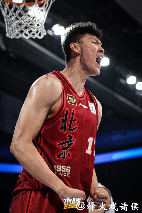 范子铭:今天开赛前压力挺大 第四节拼抢篮板球更多是本能反应 范子铭:今天开赛前压力挺大 第四节拼抢篮板球更多是本能反应